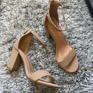 Windsor Smooth And Sleek Block Heels Sz 6